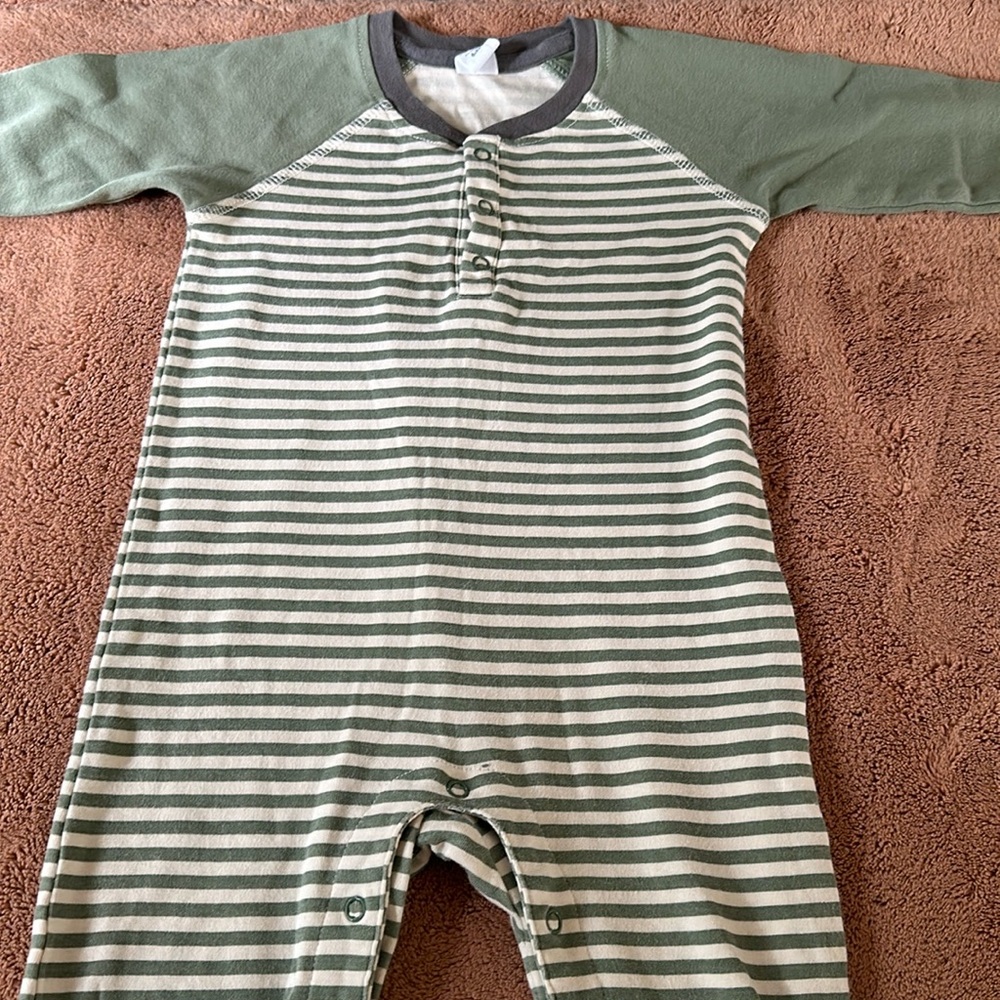 Colored Organics long sleeve one piece. 100% organic cotton. Size 6-12 months.